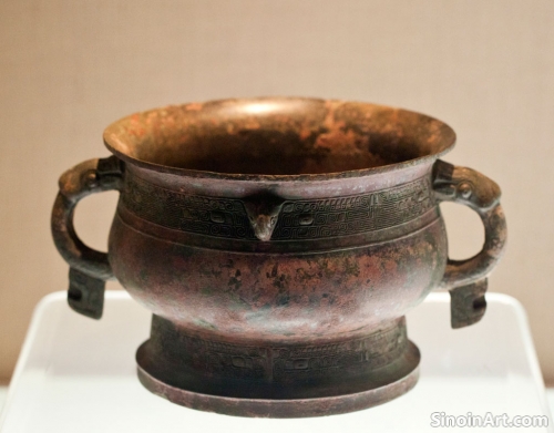 The Social and Political Significance of Bronze Mirrors in Ancient China: Status, Reflection, and Self-Presentation