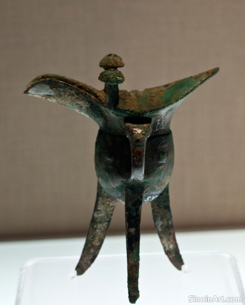 The Challenge of Authenticating Ancient Chinese Bronze Ware: Forgeries and Expertise