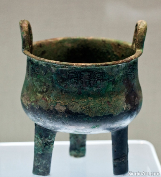 Analyzing the Surface Patina of Chinese Bronze Ware: A Story of Time and Environment