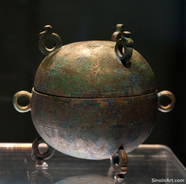 Analyzing the Surface Patina of Chinese Bronze Ware: A Story of Time and Environment